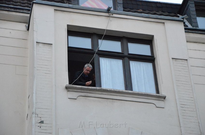 Person aus Fenster gefallen Koeln Muelheim Bergisch Gladbacherstr P54.JPG